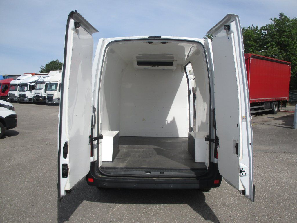 الشاحنات الصغيرة المبردة Renault Master L2H2: صور 15 الشاحنات الصغيرة المبردة Renault Master L2H2: صور 15