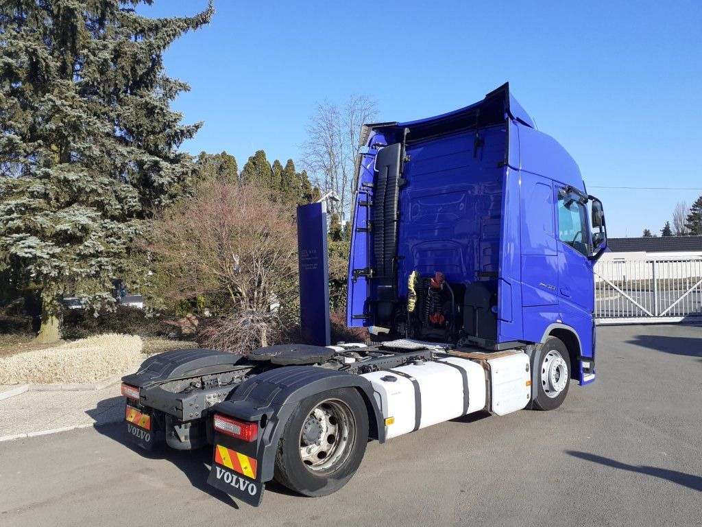 Volvo FH500 XL EURO 6 MEGA/lowdeck - شاحنة جرار: صور 4 Volvo FH500 XL EURO 6 MEGA/lowdeck - شاحنة جرار: صور 4