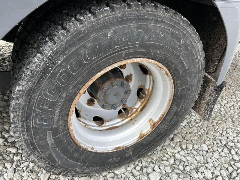 بصندوق مغلق شاحنة Mercedes-Benz Atego 1524 4x2 / TULOSSA / Katsastettu 11.2025 asti: صور 15