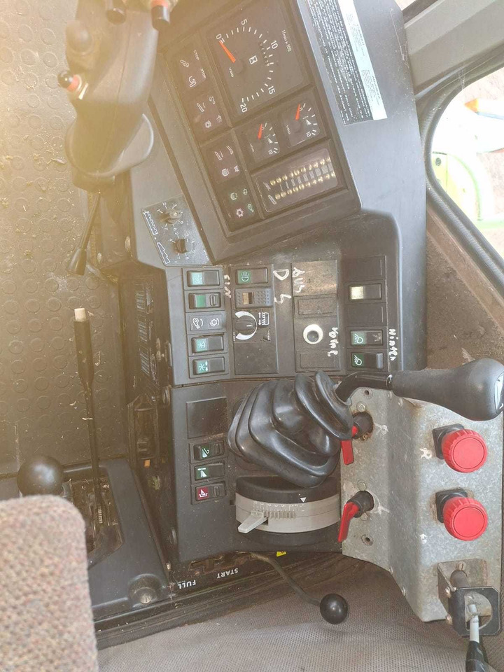 Claas dominator 118 sl Maxi - آلة حصاد: صور 2 Claas dominator 118 sl Maxi - آلة حصاد: صور 2