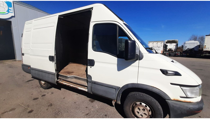 Iveco Daily 35S12 - فان: صور 4 Iveco Daily 35S12 - فان: صور 4