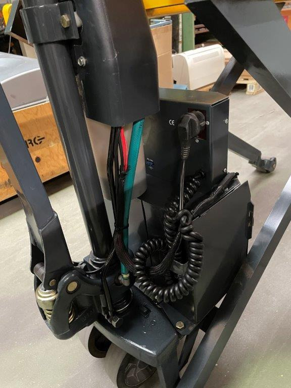 5 (five) scissor pallet truck with electric drive and quick lift pump Jungheinrich model TMX-E 10 - معدات الرفع منخفض المستوى: صور 5 5 (five) scissor pallet truck with electric drive and quick lift pump Jungheinrich model TMX-E 10 - معدات الرفع منخفض المستوى: صور 5