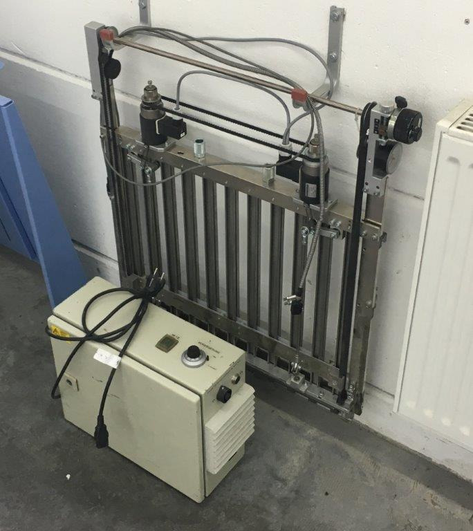 GUK SM 50-2 cutting machine with feeder - آلة تجليد: صور 2 GUK SM 50-2 cutting machine with feeder - آلة تجليد: صور 2