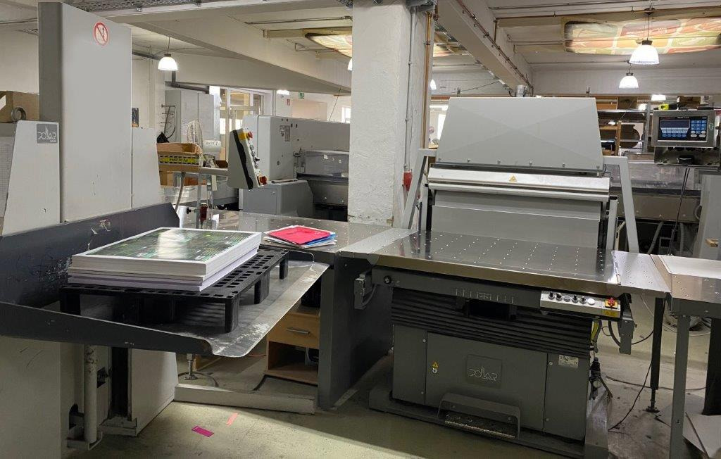 Large sized cutting system Polar 137 XT-AT with stacking lifter, automatic vibrator, scale and optional unloader - آلة قطع الورق: صور 4 Large sized cutting system Polar 137 XT-AT with stacking lifter, automatic vibrator, scale and optional unloader - آلة قطع الورق: صور 4
