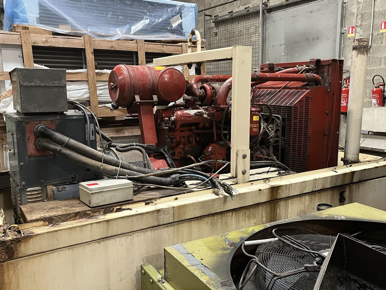 IVECO 240 kVa 8361 SRI - مجموعة المولدات: صور 1 IVECO 240 kVa 8361 SRI - مجموعة المولدات: صور 1
