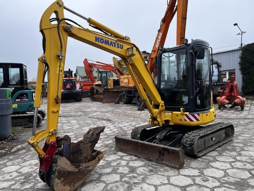 Komatsu PC35 MR-3 - حفارة مصغرة: صور 1 Komatsu PC35 MR-3 - حفارة مصغرة: صور 1