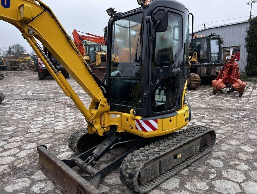 Komatsu PC35 MR-3 - حفارة مصغرة: صور 2 Komatsu PC35 MR-3 - حفارة مصغرة: صور 2