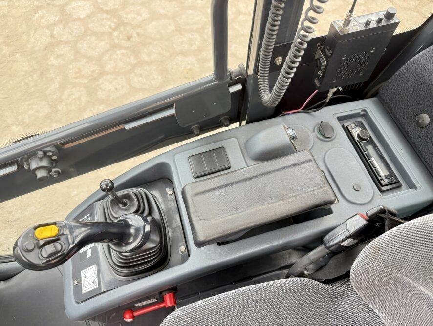 اللودر بعجل Komatsu WA80M-7: صور 15