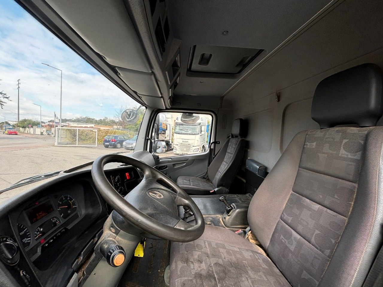 الشاحنات الصغيرة صندوق مغلق Mercedes-Benz Atego 818 Kurze Radstand Blattfederung: صور 11 الشاحنات الصغيرة صندوق مغلق Mercedes-Benz Atego 818 Kurze Radstand Blattfederung: صور 11