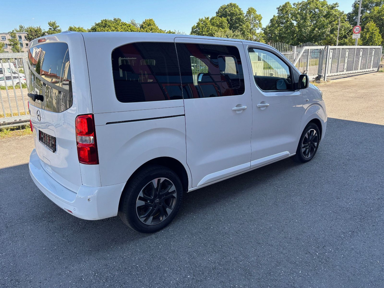 Opel Zafira Life Edition S/HU neu - ميكروباص: صور 5 Opel Zafira Life Edition S/HU neu - ميكروباص: صور 5