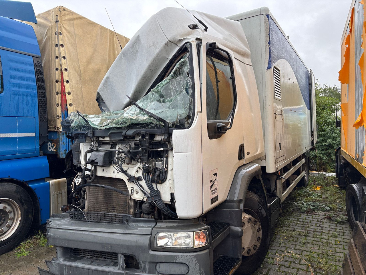 Renault 320*18 - مبردة شاحنة: صور 1 Renault 320*18 - مبردة شاحنة: صور 1