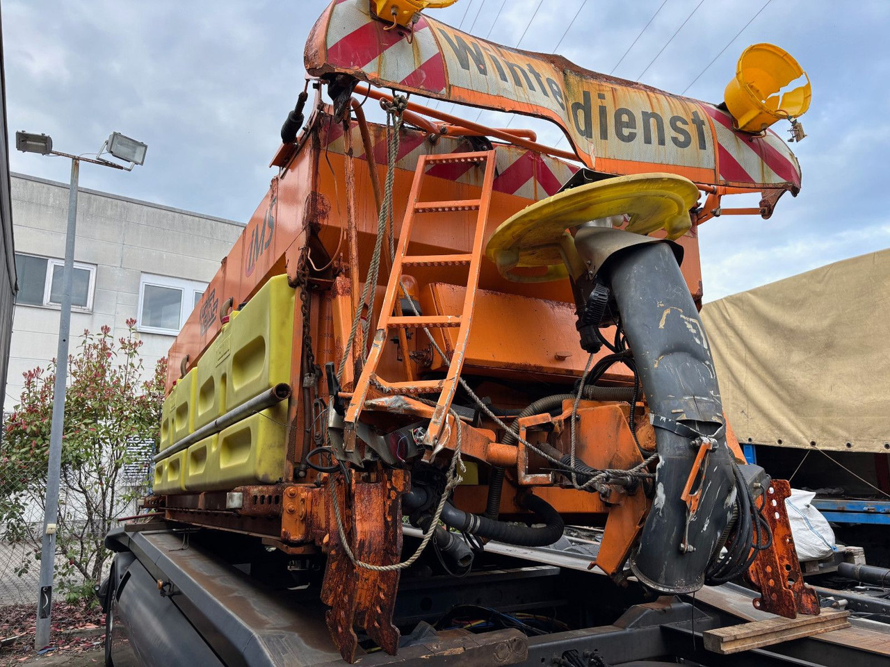 Salzstreuer Küpper Weisser 8m³ Winterdienst - شاحنة: صور 4 Salzstreuer Küpper Weisser 8m³ Winterdienst - شاحنة: صور 4