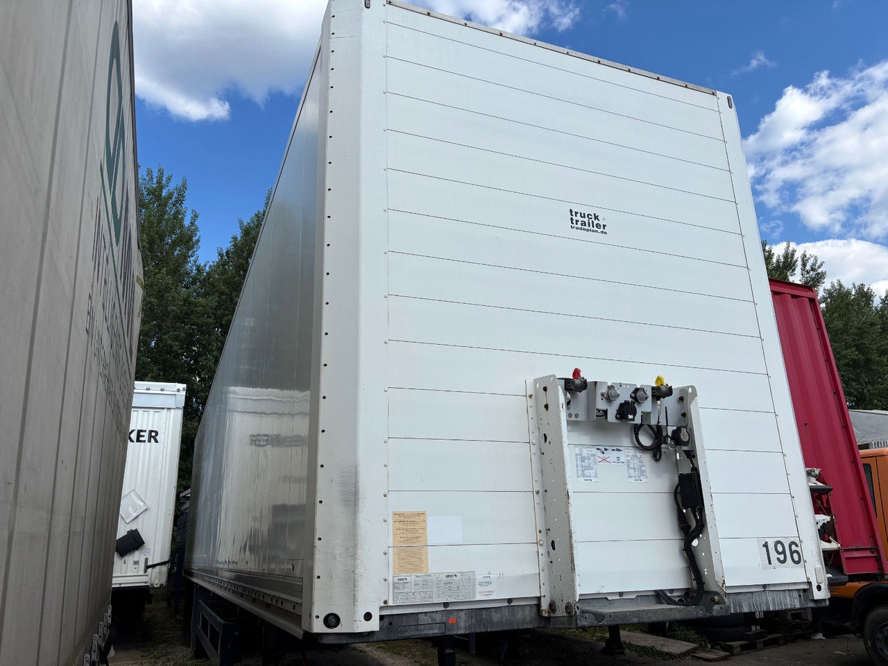 Schmitz Cargobull SKO18/L-13 Luft/Scheibenbremse - بصندوق مغلق نصف مقطورة: صور 2 Schmitz Cargobull SKO18/L-13 Luft/Scheibenbremse - بصندوق مغلق نصف مقطورة: صور 2