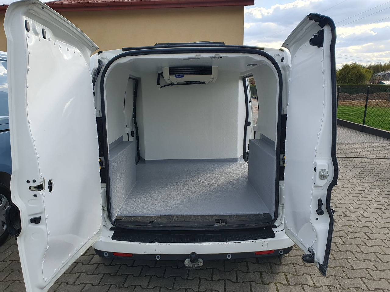 FIAT DOBLO CHLODNIA MROZNIA CARRIER KLIMA EURO6 - الشاحنات الصغيرة المبردة: صور 2 FIAT DOBLO CHLODNIA MROZNIA CARRIER KLIMA EURO6 - الشاحنات الصغيرة المبردة: صور 2