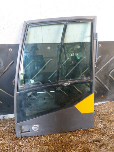 Excavator Door - باب و قطع الغيار - حفارة: صور 3 Excavator Door - باب و قطع الغيار - حفارة: صور 3