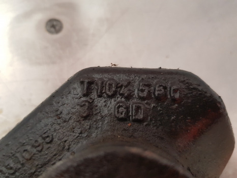 Case 5140, 5120, 5130, 5150, Hood Bracket T104560 - هيكل السيارة الخارجية: صور 3 Case 5140, 5120, 5130, 5150, Hood Bracket T104560 - هيكل السيارة الخارجية: صور 3
