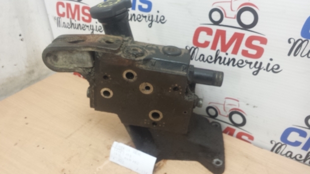 Case Mxm175, Mxm190 New Holland Tm175, Tm190 47123177 Center Diverter Valve - صمامات هيدروليكية - جرار: صور 5 Case Mxm175, Mxm190 New Holland Tm175, Tm190 47123177 Center Diverter Valve - صمامات هيدروليكية - جرار: صور 5