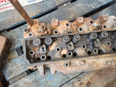 Claas Ares 656 John Deere 6820 Engine Cylinder Head R121608, 6005021490, Re57489 - اسطوانة رئيس: صور 2 Claas Ares 656 John Deere 6820 Engine Cylinder Head R121608, 6005021490, Re57489 - اسطوانة رئيس: صور 2