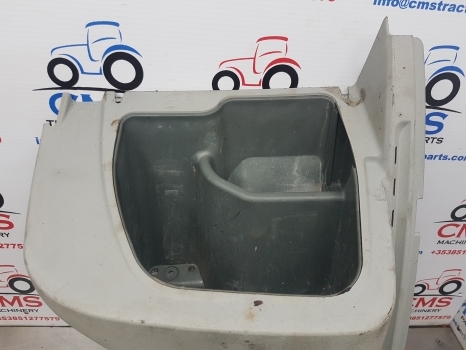 Claas Arion 640, 600, 500 Hexashift, Cmatic Cab Lower Trim Panel 0021509593, - الكابينة والداخلية - جرار: صور 4 Claas Arion 640, 600, 500 Hexashift, Cmatic Cab Lower Trim Panel 0021509593, - الكابينة والداخلية - جرار: صور 4