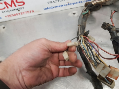 Fiat 160-90, 140-90, 115-90, 180-90, 160-90 Dash Wiring Loom Complete 5131408 - الكابلات/ الأسلاك: صور 5 Fiat 160-90, 140-90, 115-90, 180-90, 160-90 Dash Wiring Loom Complete 5131408 - الكابلات/ الأسلاك: صور 5