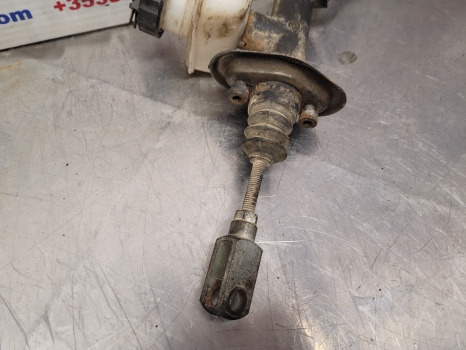Fiat New Holland F, M, 60 Series F130, M115, 8160 Clutch Master Cylinder 5150299 - اسطوانه القابض - جرار: صور 4 Fiat New Holland F, M, 60 Series F130, M115, 8160 Clutch Master Cylinder 5150299 - اسطوانه القابض - جرار: صور 4