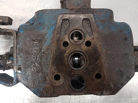 Ford 8700, 9700, Tw Series Tw15 Hydraulic Remote Valve E2nnb950ea - صمامات هيدروليكية - جرار: صور 2 Ford 8700, 9700, Tw Series Tw15 Hydraulic Remote Valve E2nnb950ea - صمامات هيدروليكية - جرار: صور 2