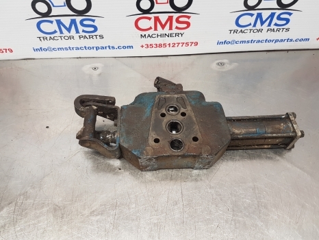 Ford 8700, 9700, Tw Series Tw15 Hydraulic Remote Valve E2nnb950ea - صمامات هيدروليكية - جرار: صور 3 Ford 8700, 9700, Tw Series Tw15 Hydraulic Remote Valve E2nnb950ea - صمامات هيدروليكية - جرار: صور 3