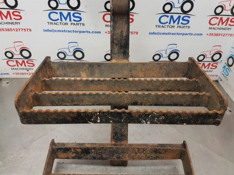 Ford New Holland 40, Ts Series, Ts110, 8340 Foot Step Lhs 82007896, 82007892 - خطوة جانبية - الآلات والماكينات الزراعية: صور 5 Ford New Holland 40, Ts Series, Ts110, 8340 Foot Step Lhs 82007896, 82007892 - خطوة جانبية - الآلات والماكينات الزراعية: صور 5