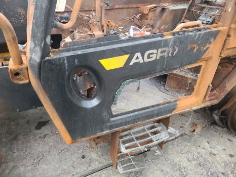 Jcb 542-70 Ag Cab Door Frame Lower 402/s3035 - باب و قطع الغيار: صور 2 Jcb 542-70 Ag Cab Door Frame Lower 402/s3035 - باب و قطع الغيار: صور 2