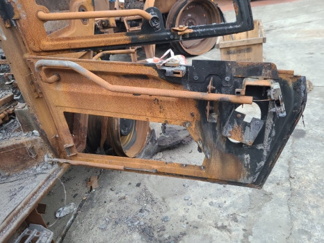Jcb 542-70 Ag Cab Door Frame Lower 402/s3035 - باب و قطع الغيار: صور 4 Jcb 542-70 Ag Cab Door Frame Lower 402/s3035 - باب و قطع الغيار: صور 4