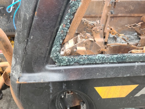 Jcb 542-70 Ag Cab Door Frame Upper 402/s2934 - باب و قطع الغيار: صور 2 Jcb 542-70 Ag Cab Door Frame Upper 402/s2934 - باب و قطع الغيار: صور 2