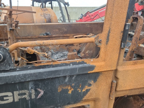 Jcb 542-70 Ag Cab Door Frame Upper 402/s2934 - باب و قطع الغيار: صور 3 Jcb 542-70 Ag Cab Door Frame Upper 402/s2934 - باب و قطع الغيار: صور 3