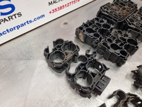 John Deere 6145r, 6r Series, Hydraulic Pipes Chanel Kit L204415, L214138 - علم السوائل المتحركة: صور 4 John Deere 6145r, 6r Series, Hydraulic Pipes Chanel Kit L204415, L214138 - علم السوائل المتحركة: صور 4