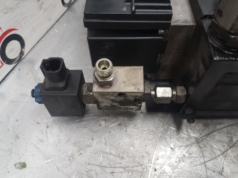 Manitou Mrt2540 Sauer Danfoss Valve Distributor 157f8824, 740703, 601475 - صمامات هيدروليكية - رافعة تلسكوبية: صور 4 Manitou Mrt2540 Sauer Danfoss Valve Distributor 157f8824, 740703, 601475 - صمامات هيدروليكية - رافعة تلسكوبية: صور 4
