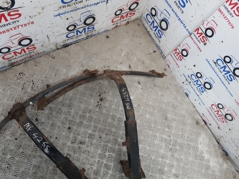 Massey Ferguson 4255, 390, 4255 Front Axle Mudguard Bracket Pair 3760052m10 - درابزين - الآلات والماكينات الزراعية: صور 4 Massey Ferguson 4255, 390, 4255 Front Axle Mudguard Bracket Pair 3760052m10 - درابزين - الآلات والماكينات الزراعية: صور 4