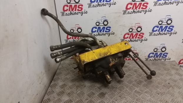 Massey Ferguson 50b Hydraulic Distribution Valve Assembly D100842 - صمامات هيدروليكية - حفار متعدد الاستخدام: صور 1 Massey Ferguson 50b Hydraulic Distribution Valve Assembly D100842 - صمامات هيدروليكية - حفار متعدد الاستخدام: صور 1