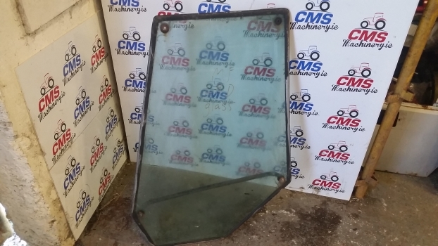 Massey Ferguson 699, Landini Cab Door Glass Rhs Lhs 3301841m3 , 3301845m3. - باب و قطع الغيار - جرار: صور 1 Massey Ferguson 699, Landini Cab Door Glass Rhs Lhs 3301841m3 , 3301845m3. - باب و قطع الغيار - جرار: صور 1