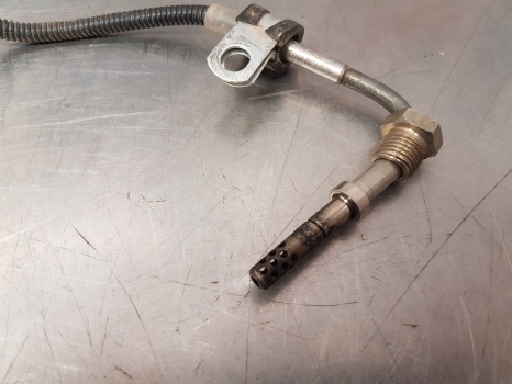 New Holland T5.95 Temperature Sender Sensor 47478866 - مِکشاف - جرار: صور 3 New Holland T5.95 Temperature Sender Sensor 47478866 - مِکشاف - جرار: صور 3