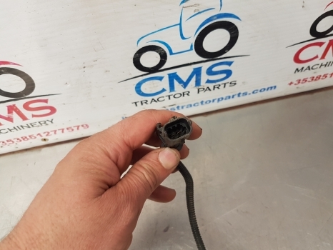 New Holland T5.95 Temperature Sender Sensor 47478894 - مِکشاف - جرار: صور 3 New Holland T5.95 Temperature Sender Sensor 47478894 - مِکشاف - جرار: صور 3