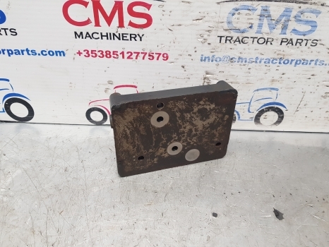 New Holland T5, T6 5.95, T5.105, T5.115 Spool Valve Top End Plate 5192188 - صمامات هيدروليكية - جرار: صور 1 New Holland T5, T6 5.95, T5.105, T5.115 Spool Valve Top End Plate 5192188 - صمامات هيدروليكية - جرار: صور 1