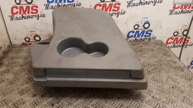 New Holland T6000, T7000, Tsa Series T6050 Tool Box 82031620, 82031609 - الكابينة والداخلية: صور 4 New Holland T6000, T7000, Tsa Series T6050 Tool Box 82031620, 82031609 - الكابينة والداخلية: صور 4