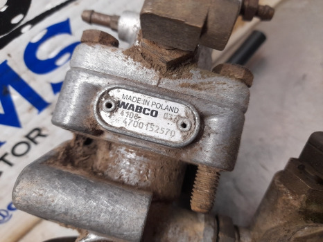 New Holland T7 Case Puma Ser T7030 Air Trailer Brake Valve 4700152570, 82030571 - صمام الفرامل - الآلات والماكينات الزراعية: صور 4 New Holland T7 Case Puma Ser T7030 Air Trailer Brake Valve 4700152570, 82030571 - صمام الفرامل - الآلات والماكينات الزراعية: صور 4