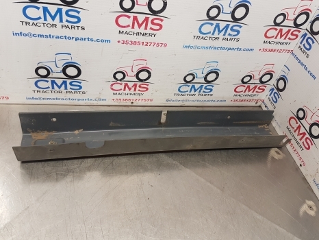 New Holland Tm Series Tm120, Tm130, Tm140, Tm155 Cab Interior Panel 82018824 - الكابينة والداخلية - جرار: صور 2 New Holland Tm Series Tm120, Tm130, Tm140, Tm155 Cab Interior Panel 82018824 - الكابينة والداخلية - جرار: صور 2
