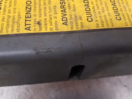 New Holland Tm Series Tm120, Tm130, Tm140, Tm155 Cab Interior Panel 82018824 - الكابينة والداخلية - جرار: صور 4 New Holland Tm Series Tm120, Tm130, Tm140, Tm155 Cab Interior Panel 82018824 - الكابينة والداخلية - جرار: صور 4