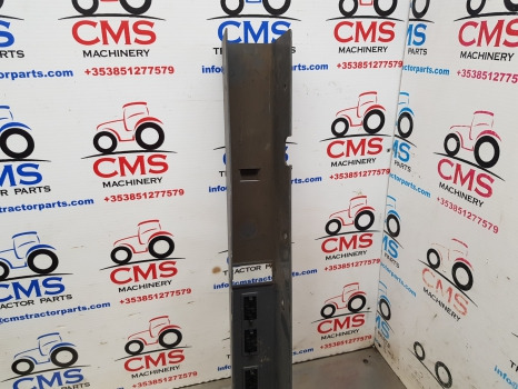 New Holland Tm Series Tm150, Tm130, Tm140, Tm155 Cab Interior Panel Rhs 82017218 - الكابينة والداخلية: صور 4 New Holland Tm Series Tm150, Tm130, Tm140, Tm155 Cab Interior Panel Rhs 82017218 - الكابينة والداخلية: صور 4