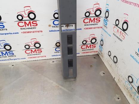 New Holland Tm Series Tm150, Tm130, Tm140, Tm155 Cab Interior Panel Rhs 82017218 - الكابينة والداخلية: صور 3 New Holland Tm Series Tm150, Tm130, Tm140, Tm155 Cab Interior Panel Rhs 82017218 - الكابينة والداخلية: صور 3