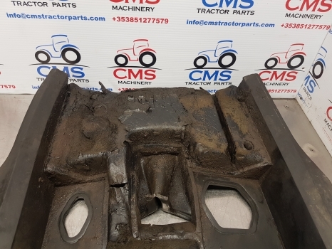 New Holland Tm135, Tm115, Tm125, Tm150, Tm165 Cab Insulator 82018492, 82016297 - الكابينة والداخلية - جرار: صور 2 New Holland Tm135, Tm115, Tm125, Tm150, Tm165 Cab Insulator 82018492, 82016297 - الكابينة والداخلية - جرار: صور 2