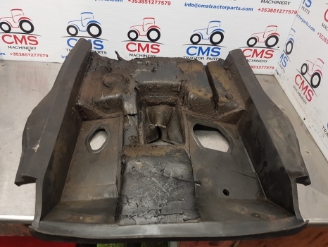 New Holland Tm135, Tm115, Tm125, Tm150, Tm165 Cab Insulator 82018492, 82016297 - الكابينة والداخلية - جرار: صور 3 New Holland Tm135, Tm115, Tm125, Tm150, Tm165 Cab Insulator 82018492, 82016297 - الكابينة والداخلية - جرار: صور 3