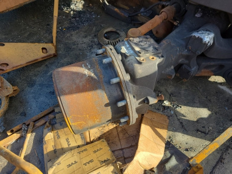 Valtra S374 Front Axle Hub Rhs Complete 770/624 7700609201, 7700610501 - المحور الأمامي: صور 1 Valtra S374 Front Axle Hub Rhs Complete 770/624 7700609201, 7700610501 - المحور الأمامي: صور 1