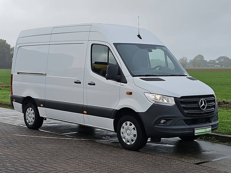Mercedes-Benz Sprinter 317 L2H2 Navi RWD - فان: صور 4 Mercedes-Benz Sprinter 317 L2H2 Navi RWD - فان: صور 4